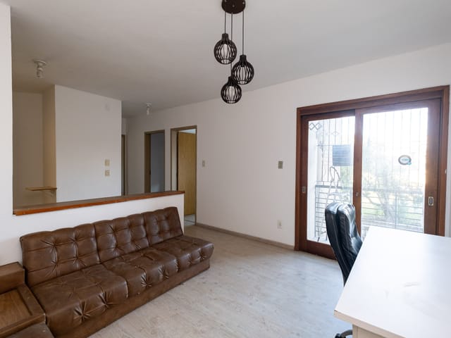 Apartamento com 100m² 3 quartos e 2 banheiros, à venda ou para alugar, no bairro Centro em Pelotas