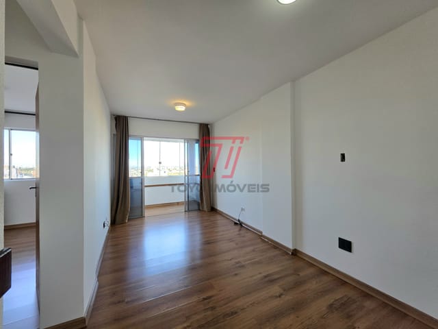 Apartamento 2 quartos e 2 banheiros, para alugar, no bairro Portão em Curitiba