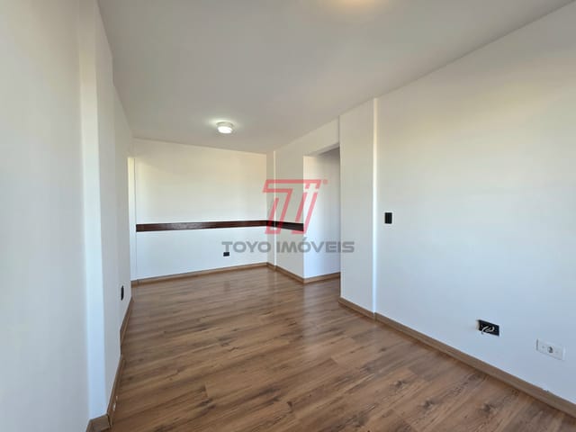 Apartamento 2 quartos e 2 banheiros, para alugar, no bairro Portão em Curitiba