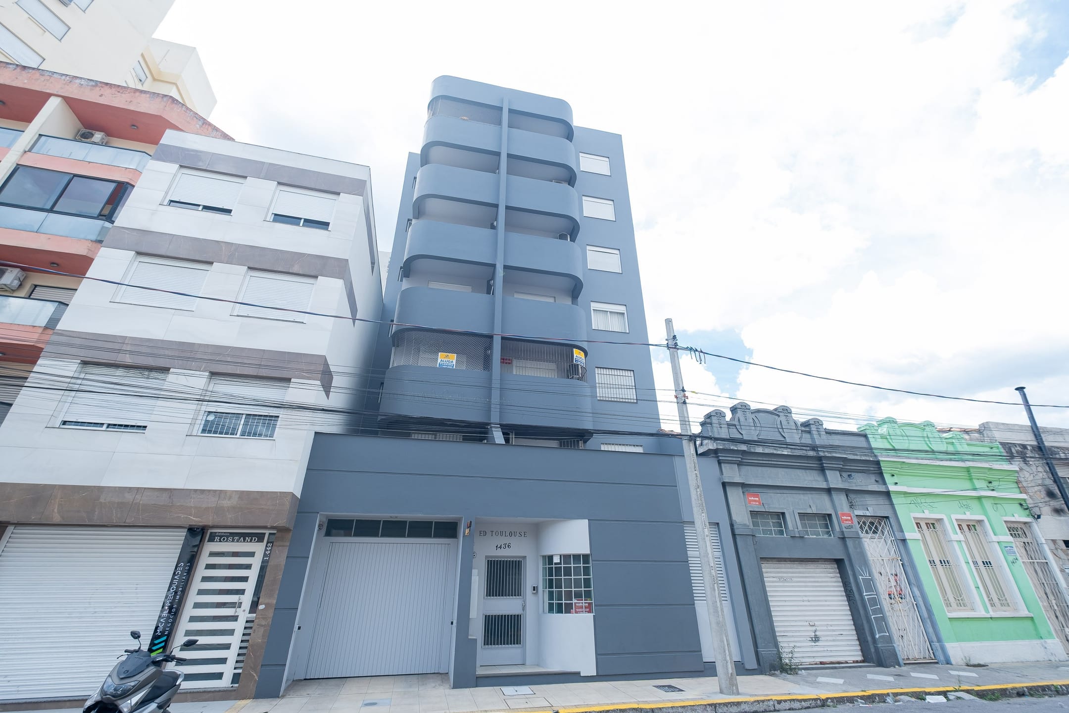 Apartamento de 1 dormitório para locação em Pelotas RS, próximo à UCPEL, com ótima localização e fácil acesso a serviços e transporte