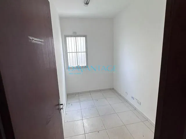Apartamento com 156m² 5 quartos e 2 banheiros, para alugar, no bairro Vila Santa Lúcia em Carapicuíba