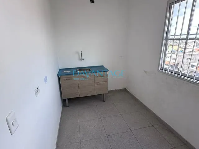 Apartamento com 156m² 5 quartos e 2 banheiros, para alugar, no bairro Vila Santa Lúcia em Carapicuíba