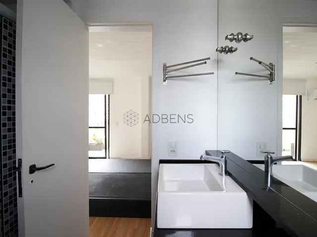 Apartamento 1 quarto e 1 banheiro, à venda, no bairro Itaim Bibi em São Paulo