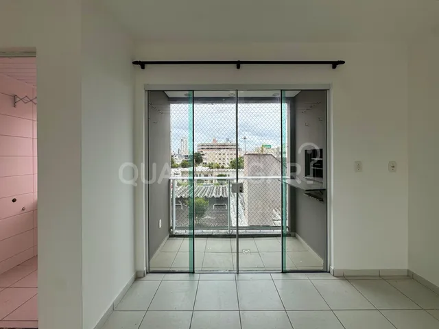 Apartamento 2 quartos e 2 banheiros, para alugar, no bairro Vila Moema em Tubarão