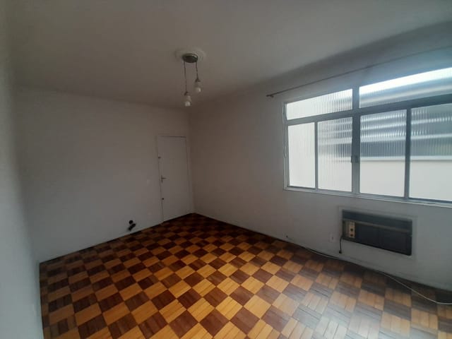 Apartamento com 80m² 2 quartos e 2 banheiros, para alugar, no bairro Vila Valqueire em Rio de Janeiro