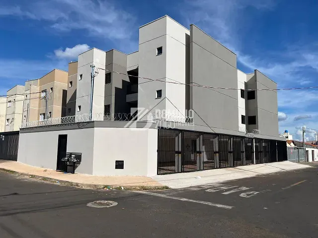 Apartamento 2 quartos e 2 banheiros, à venda, no bairro Lourdes em Uberaba