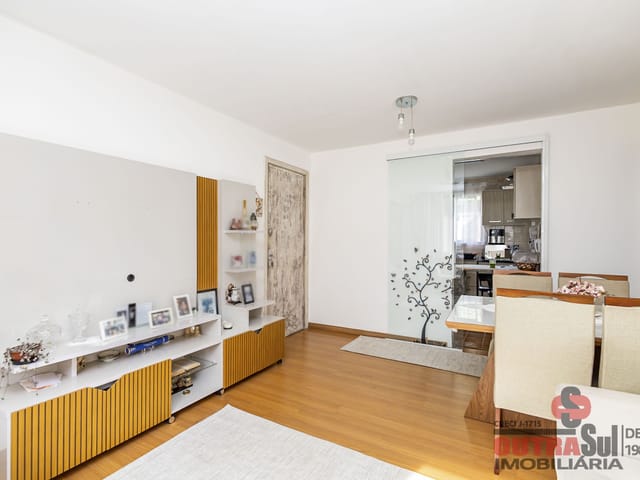 Apartamento 3 quartos e 2 banheiros, à venda, no bairro Capão Raso em Curitiba