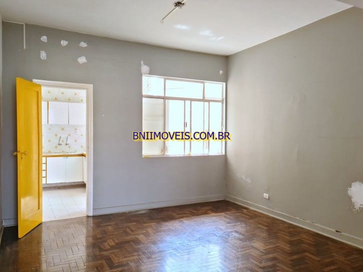 Apartamento à venda com 3 quartos, 5000m² - Foto 2