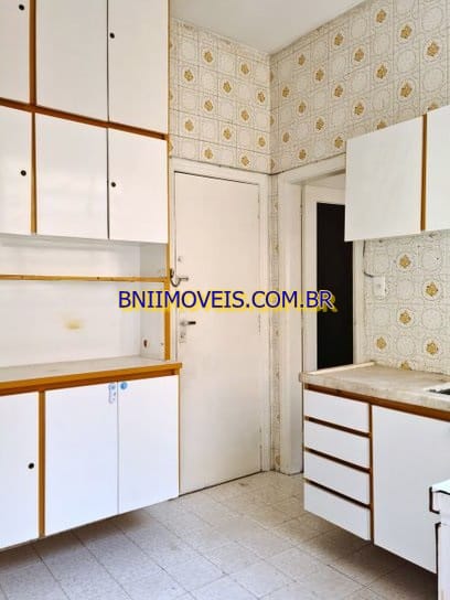 Apartamento à venda com 3 quartos, 5000m² - Foto 4