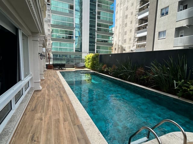 Apartamento 4 quartos e 3 banheiros, à venda, no bairro Meia Praia em Itapema