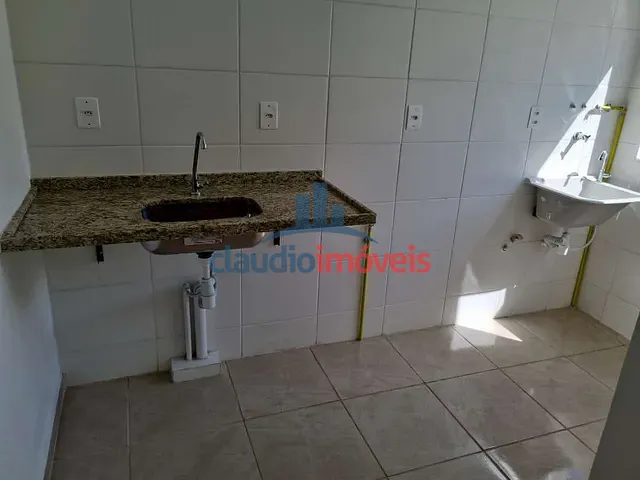 Apartamento 2 quartos e 1 banheiro, para alugar, no bairro Três Poços em Volta Redonda
