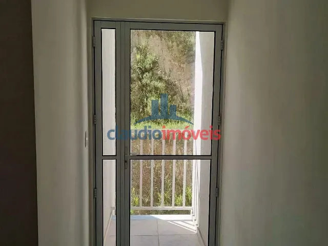 Apartamento 2 quartos e 1 banheiro, para alugar, no bairro Três Poços em Volta Redonda
