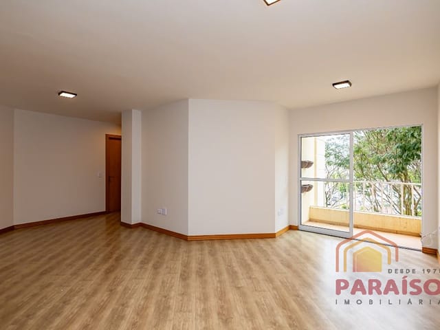 Apartamento 3 quartos e 2 banheiros, para alugar, no bairro Agua Verde em Curitiba