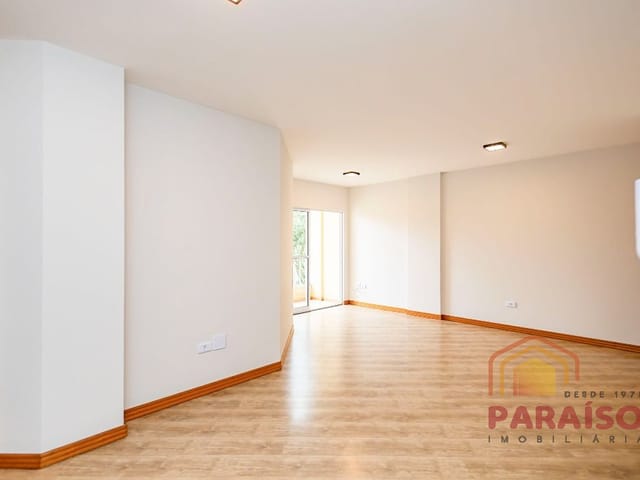 Apartamento 3 quartos e 2 banheiros, para alugar, no bairro Agua Verde em Curitiba