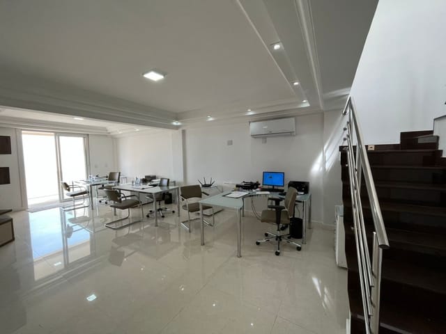 Apartamento com 315m² 4 quartos e 3 banheiros, à venda, no bairro Praia Campista em Macaé