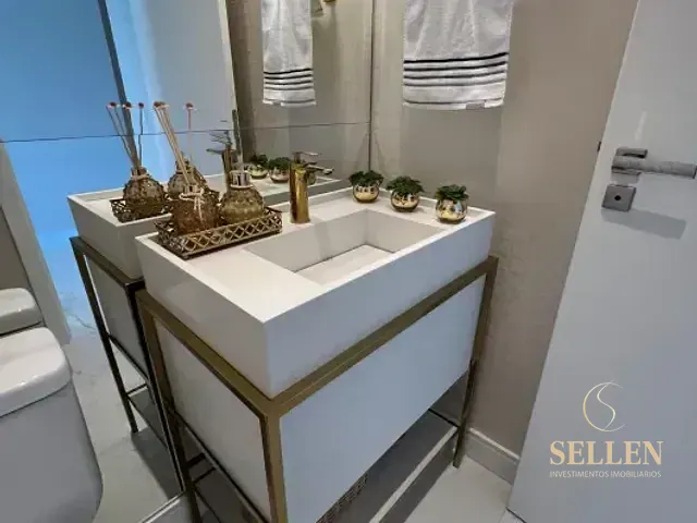 Apartamento 3 quartos e 5 banheiros, à venda, no bairro Meia Praia em Itapema