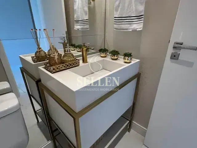 Apartamento 3 quartos e 5 banheiros, à venda, no bairro Meia Praia em Itapema