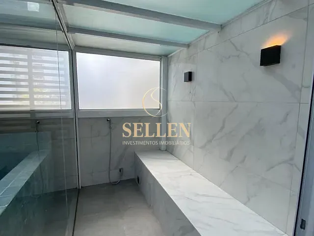 Apartamento com 244m² 3 quartos e 4 banheiros, à venda, no bairro Centro em Balneário Camboriú