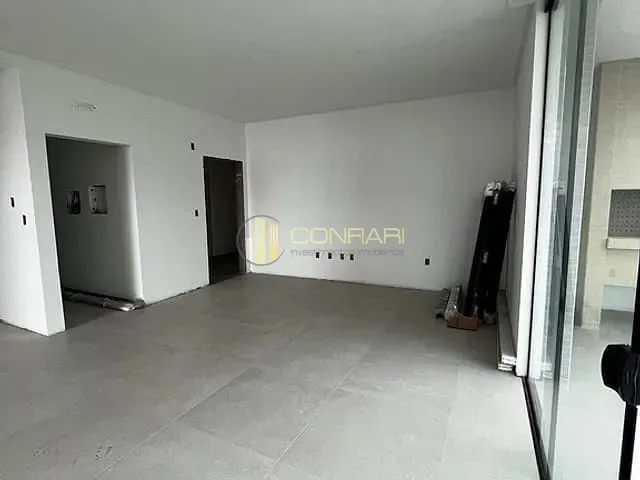 Apartamento com 224m² 3 quartos e 4 banheiros, à venda, no bairro Meia Praia em Itapema