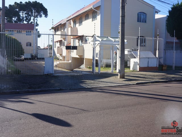 Apartamento 3 quartos e 2 banheiros, para alugar, no bairro CAPÃO RASO em Curitiba
