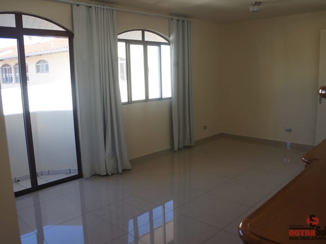 Apartamento 3 quartos e 2 banheiros, para alugar, no bairro CAPÃO RASO em Curitiba