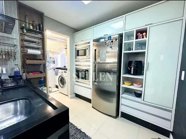 Apartamento com 131m² 3 quartos e 3 banheiros, à venda, no bairro Pioneiros em Balneário Camboriú
