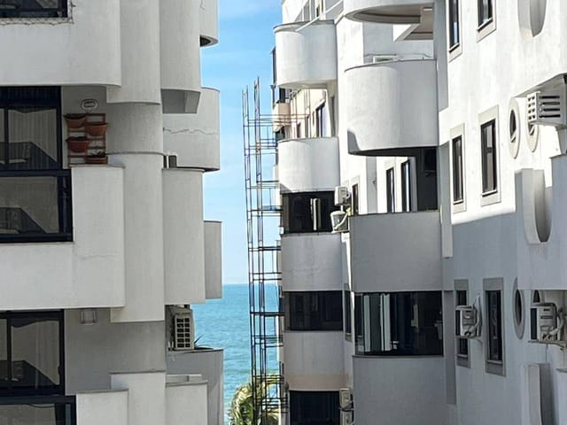 Apartamento com 140m² 4 quartos e 2 banheiros, à venda, no bairro Meia Praia em Itapema