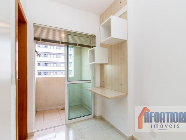 Studio 1 quarto e 1 banheiro, para alugar, no bairro Centro em Curitiba