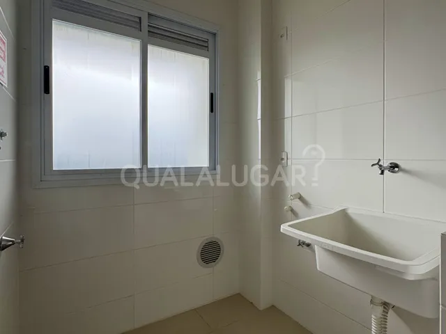 Apartamento 3 quartos e 2 banheiros, para alugar, no bairro Centro em Tubarão