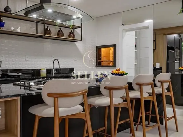 Apartamento com 160m² 3 quartos e 2 banheiros, para alugar, no bairro Centro em Balneário Camboriú