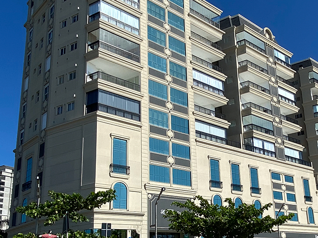 Apartamento com 214m² 3 quartos e 4 banheiros, à venda, no bairro Meia Praia em Itapema