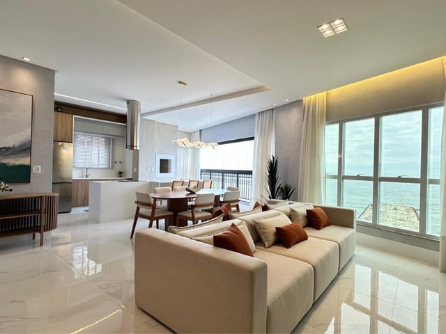 Apartamento com 214m² 3 quartos e 4 banheiros, à venda, no bairro Meia Praia em Itapema