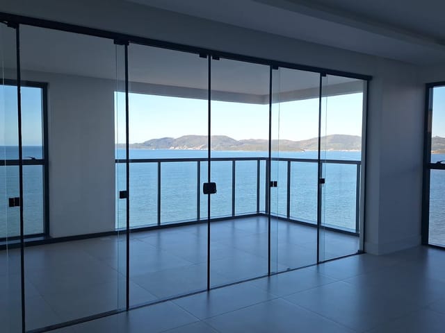 Apartamento com 269m² 4 quartos e 5 banheiros, à venda, no bairro Meia Praia em Itapema