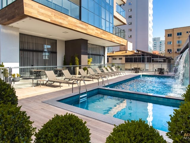 Apartamento com 269m² 4 quartos e 5 banheiros, à venda, no bairro Meia Praia em Itapema