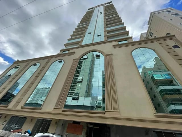Apartamento com 122m² 3 quartos e 4 banheiros, à venda, no bairro Meia Praia em Itapema
