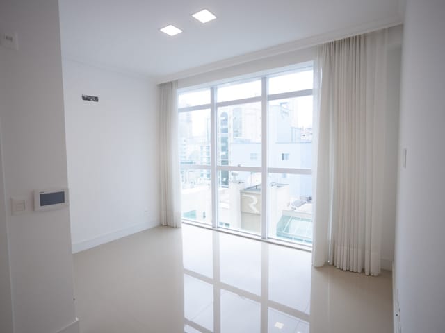Apartamento com 122m² 3 quartos e 4 banheiros, à venda, no bairro Meia Praia em Itapema