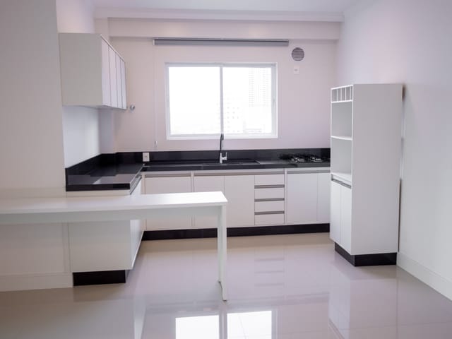 Apartamento com 122m² 3 quartos e 4 banheiros, à venda, no bairro Meia Praia em Itapema