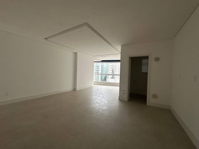 Apartamento com 128m² 3 quartos e 4 banheiros, à venda, no bairro Meia Praia em Itapema