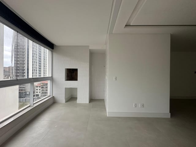 Apartamento com 128m² 3 quartos e 4 banheiros, à venda, no bairro Meia Praia em Itapema