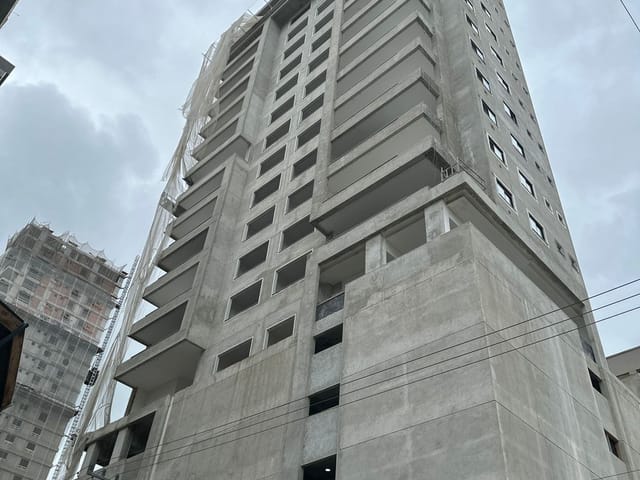 Apartamento com 129m² 3 quartos e 4 banheiros, à venda, no bairro Meia Praia em Itapema