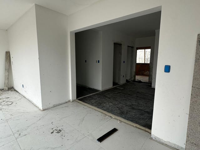 Apartamento com 129m² 3 quartos e 4 banheiros, à venda, no bairro Meia Praia em Itapema