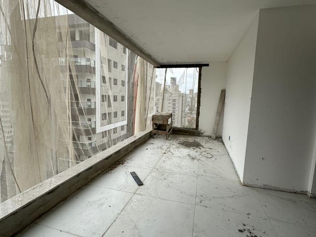 Apartamento com 129m² 3 quartos e 4 banheiros, à venda, no bairro Meia Praia em Itapema