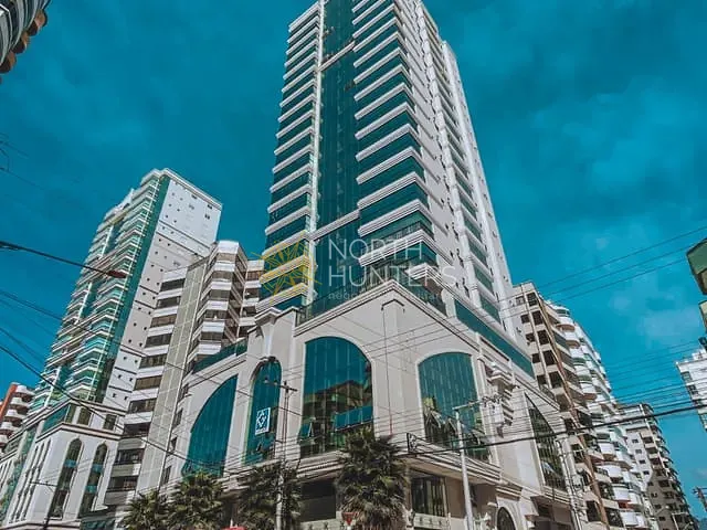 Apartamento com 250m² 4 quartos e 5 banheiros, à venda, no bairro Meia praia em Itapema