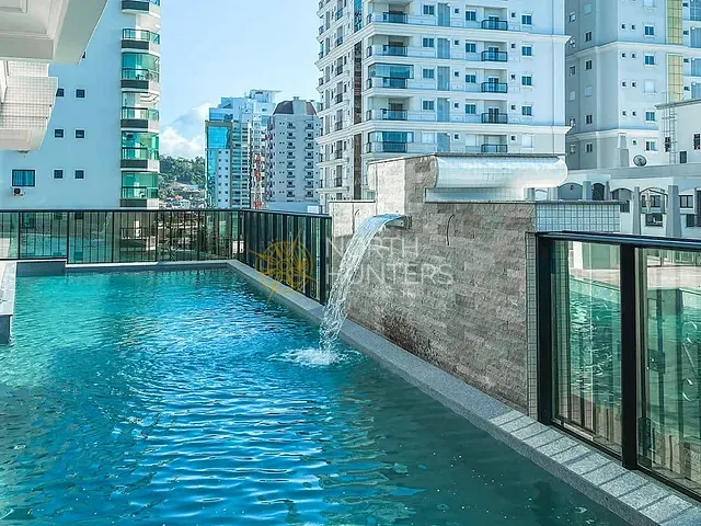 Apartamento com 250m² 4 quartos e 5 banheiros, à venda, no bairro Meia praia em Itapema