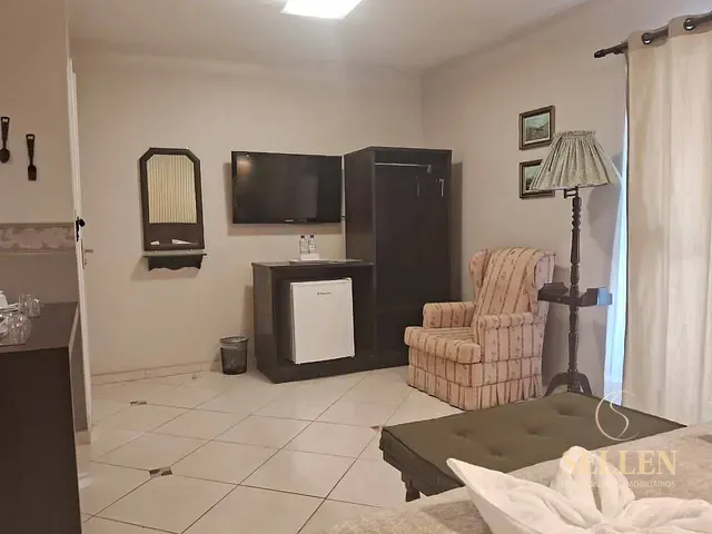 Apartamento 1 quarto e 1 banheiro, para alugar, no bairro Centro em Balneário Camboriú