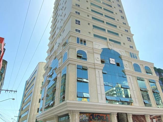 Apartamento com 300m² 4 quartos e 5 banheiros, à venda, no bairro Meia Praia em Itapema