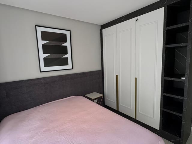 Apartamento com 300m² 4 quartos e 5 banheiros, à venda, no bairro Meia Praia em Itapema