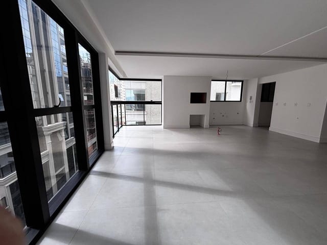 Apartamento com 160m² 3 quartos e 4 banheiros, à venda, no bairro Meia Praia em Itapema