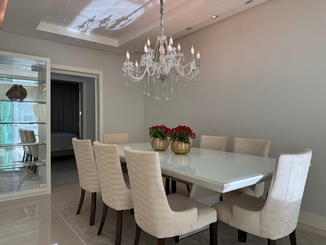 Apartamento com 665m² 4 quartos e 5 banheiros, à venda, no bairro Meia Praia em Itapema