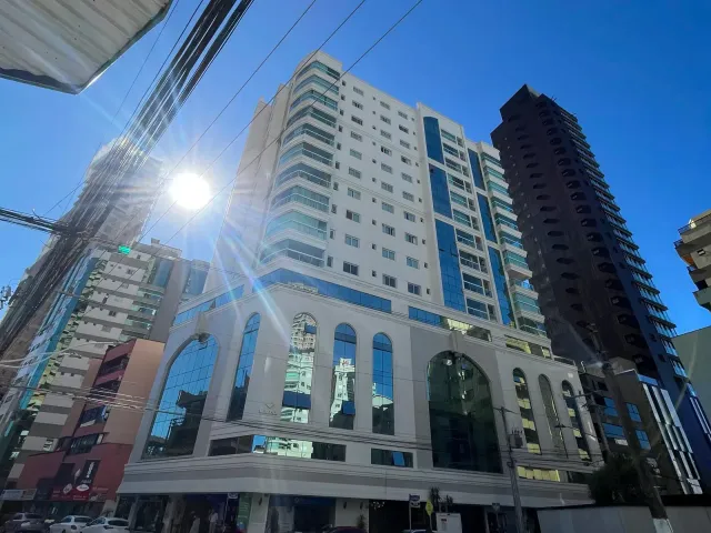 Apartamento com 190m² 4 quartos e 5 banheiros, à venda, no bairro Centro em Itapema